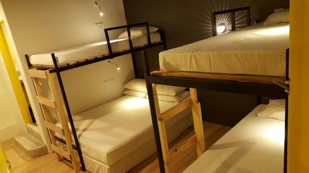 Revopackers Beds And Bunks Hostel Kuala Lumpur Exterior photo